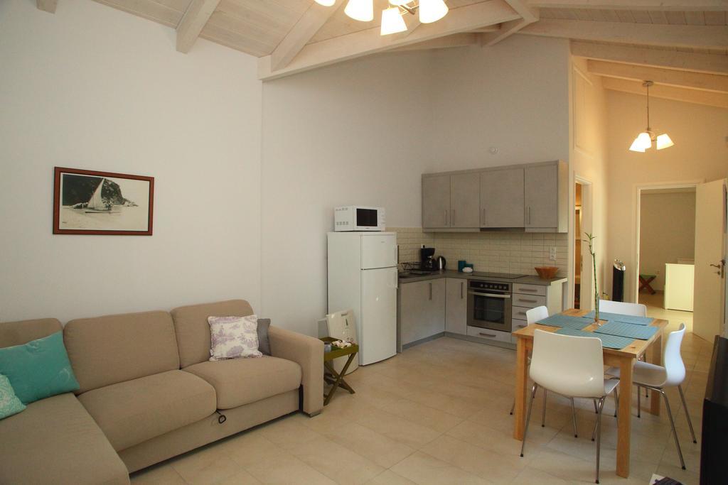 Wild Sea Apartments Áyios Nikítas Kamer foto